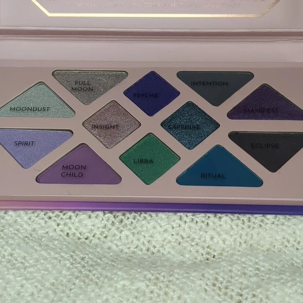 ĀTHR Beauty MOONLIGHT CRYSTAL PALETTE, 8 X 1.5g/0.05oz4 X 1.25g/0.04oz